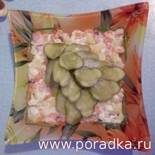 салат с елочкой из огурцов