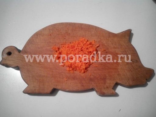 натереть морковь