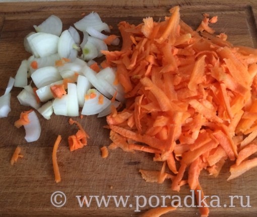 нарезать лук и морковь для котлет