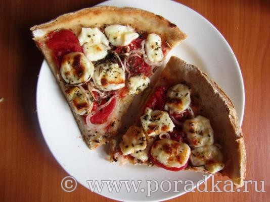 Пицца с маринованными помидорами и брынзой в домашних условиях
